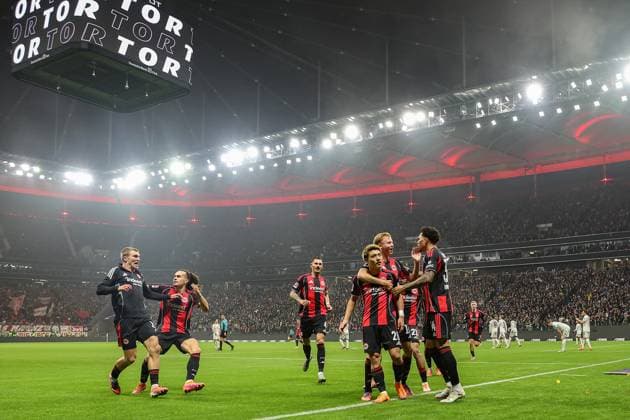 Soccer 1 Bundesliga Eintracht Frankfurt 1 FSV Mainz 05 on 09 11 2025 at Deutsche Bank Park in Frankfurt Cheering, goal celebration, goal scorer, goal scorer Ritsu Doan Frankfurt 20 cheers with the team after his goal for 0 to 1 MH