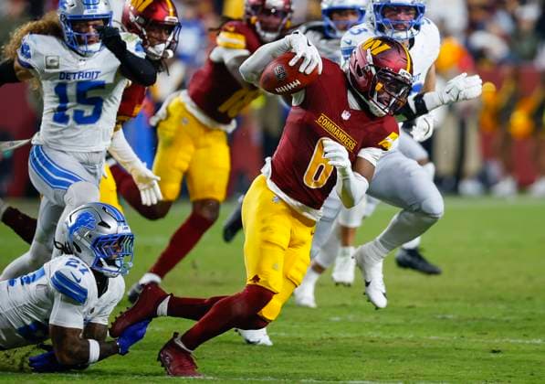 Nov 9, 2025: Washington Commanders CB 6 Noah Igbinoghene is caught by the foot during the Washington Commanders game against the Detroit Lions at Northwest Stadium in Landover, MD. CSM Landover United States of America - ZUMAc04_ 20251109_zma_c04_224 Copyright: xJustinxCooperx