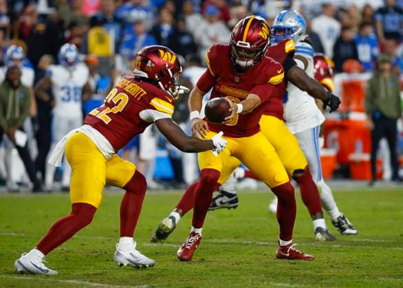 Nov 9, 2025: Washington Commanders QB 8 Marcus Mariota hands the ball off to Washington Commanders RB 22 Jacory Croskey-Merritt during the Washington Commanders game against the Detroit Lions at Northwest Stadium in Landover, MD. CSM Landover United States of America - ZUMAc04_ 20251109_zma_c04_231 Copyright: xJustinxCooperx