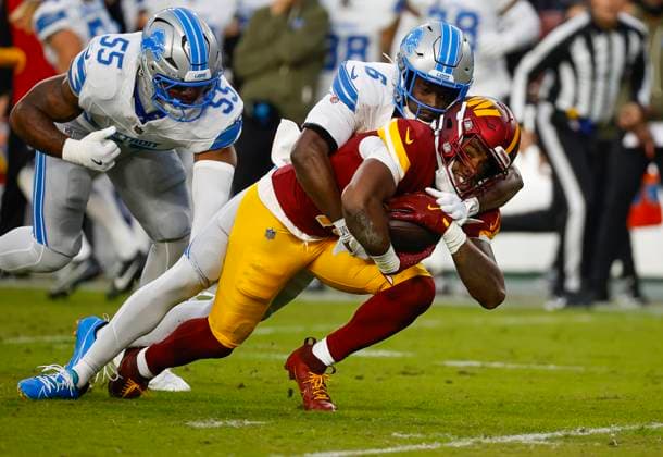 Nov 9, 2025: Washington Commanders WR 13 Treylon Burks fights for a few more yards during the Washington Commanders game against the Detroit Lions at Northwest Stadium in Landover, MD. CSM Landover United States of America - ZUMAc04_ 20251109_zma_c04_237 Copyright: xJustinxCooperx