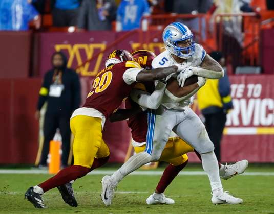 Nov 9, 2025: Detroit Lions RB 5 David Montgomery runs with the ball during the Washington Commanders game against the Detroit Lions at Northwest Stadium in Landover, MD. CSM Landover United States of America - ZUMAc04_ 20251109_zma_c04_246 Copyright: xJustinxCooperx