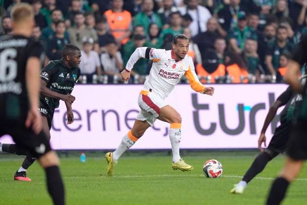 November 9, 2025, Kocaeli, Kocaeli, Turkey: Leroy Aziz SanÃ of Galatasaray SK is seen in action during the Turkish Super League match between Kocaelispor and Galatasaray at the Kocaeli Stadium. Kocaelispor 1 -0 Galatasaray Kocaeli Turkey - ZUMAs197 20251109_aaa_s197_307 Copyright: xGokhanxTanerx