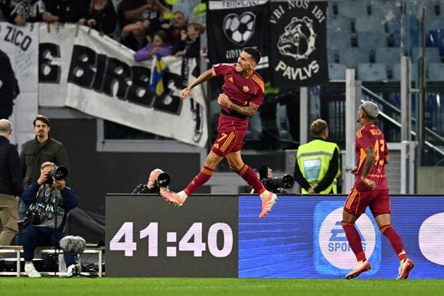 November 9, 2025, Roma, Italy: Lorenzo Pellegrini of AS Roma seen in action during the Serie A match between Roma and Udinese at Stadio Olimpico. Final score; AS Roma 2-0 Udinese Roma Italy - ZUMAs197 20251109_aaa_s197_340 Copyright: xGennaroxMasix
