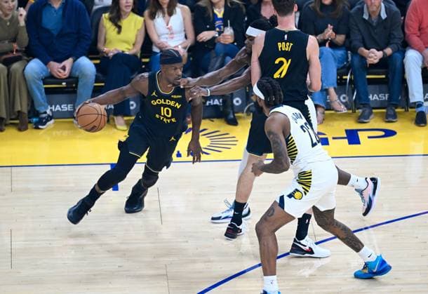 NBA, Basketball Herren, USA Indiana Pacers vs Golden States Warriors in San Francisco SAN FRANCISCO, CALIFORNIA - NOV 9: Jimmy Butler III (10) of Warriors in action against Isaiah Jackson (22) of Pacers during NBA game between Indiana Pacers and Golden State Warriors at Chase Center on November 9, 2025 in San Francisco, California, United States. Tayfun Coskun Anadolu California United States. Editorial use only. Please get in touch for any other usage.  Copyright: x2025xAnadoluxTayfunxCoÅükunx