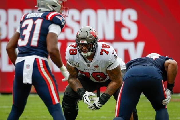 November 9, 2025, Tampa, Florida, USA: Tampa Bay Buccaneers offensive tackle Tristan Wirfs (78) prepares to block New England Patriots safety Craig Woodson (31) during the first quarter at Raymond James Stadium in Tampa on Sunday, Nov. 9, 2025. Tampa USA - ZUMAs70_ 20251109_zan_s70_094 Copyright: xJeffereexWoox