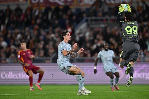 CALCIO - Serie A - AS Roma - Udinese Calcio Nicolo Zaniolo of Udinese Calcio and Mile Svilar of A.S. Roma are in action during the 11th day of the Serie A Championship between A.S. Roma and Udinese Calico at the Olympic Stadium on November 9, 2025 in Rome, Italy. Rome Italy  Copyright: xIPAxSport ABACAx