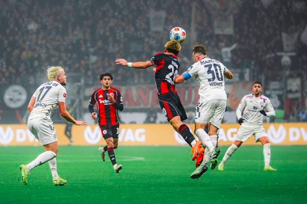 Bundesliga – Eintracht Frankfurt v 1. FSV Mainz 05 (Gameday 10) Bundesliga Eintracht Frankfurt v 1. FSV Mainz 05 Gameday 10 Ritsu Doan of Eintracht Frankfurt battle for the ball against Silvan Widmer of 1.FSV Mainz 05 during the Bundesliga Matchday 10 game between Eintracht Frankfurt and 1. FSV Mainz 05 at Deutsche Bank Park in Frankfurt, Germany. Photo by Kadir Caliskan Middle East Images Frankfurt Hessen Germany Copyright: xKadirxCaliskanx Frankfurt Hessen Germany Copyright: xIMAGO KadirxCaliskanx
