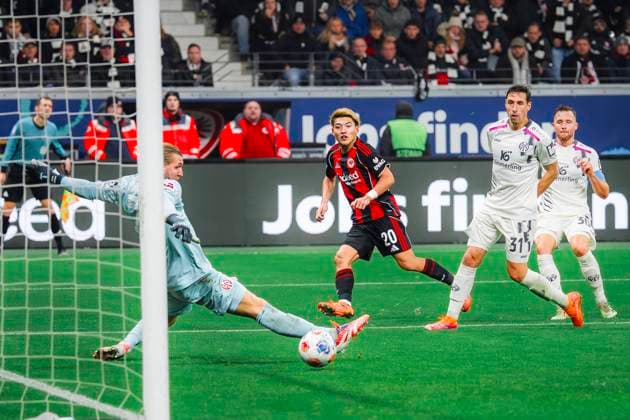 Bundesliga – Eintracht Frankfurt v 1. FSV Mainz 05 (Gameday 10) Bundesliga Eintracht Frankfurt v 1. FSV Mainz 05 Gameday 10 Ritsu Doan of Eintracht Frankfurt score the goal during the Bundesliga Matchday 10 game between Eintracht Frankfurt and 1. FSV Mainz 05 at Deutsche Bank Park in Frankfurt, Germany. Photo by Kadir Caliskan Middle East Images Frankfurt Hessen Germany Copyright: xKadirxCaliskanx Frankfurt Hessen Germany Copyright: xIMAGO KadirxCaliskanx