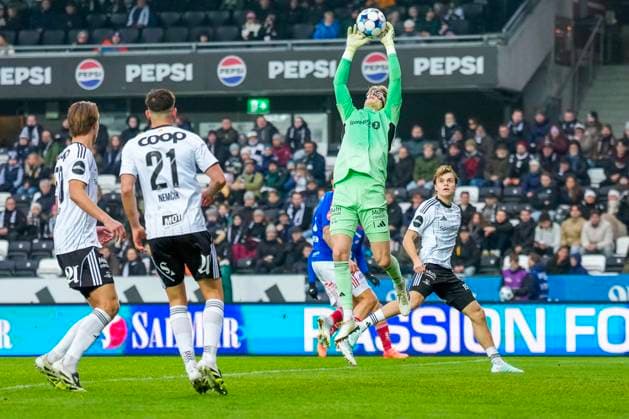 Eliteserien 2025 Rosenborg Valerenga Trondheim 20251109 Rosenborg s goalkeeper Sander Tangvik during the elite football match between Rosenborg and Valerenga at Lerkendal Stadium Photo Ole Martin Wold NTB undefined Trondheim Norway EDITORIAL USE ONLY RESTRICTED USE FOR BETTING COMPANIES  Copyright: xOlexMartinxWoldx xNTBx