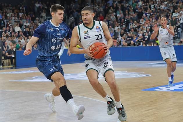 v li in duel , Dusan Neskovic MLP Academics Heidelberg, 7 , E Rapieque Vet Concept Gladiators Trier, 21 GER, MLP Academics Heidelberg vs Vet Concept Gladiators Trier, Basketball, easycredit Basketball Bundesliga, 7 Matchday, Season, 2025 2026, 09 11 2025 GER, MLP Academics Heidelberg vs Vet Concept Gladiators Trier, Basketball, easycredit Basketball Bundesliga, 7 Matchday, Season, 2025 2026, 09 11 2025 Heidelberg Copyright: xEibner-Pressefoto JoergxHirschx EP_JHH