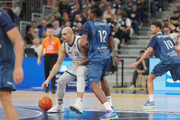 Maik Zirbes Vet Concept Gladiators Trier, 33 ,Osun Osunniyi MLP Academics Heidelberg, 12 GER, MLP Academics Heidelberg vs Vet Concept Gladiators Trier, Basketball, easycredit Basketball Bundesliga, Matchday 7, Season, 2025 2026, 09 11 2025 GER, MLP Academics Heidelberg vs Vet Concept Gladiators Trier, Basketball, easycredit Basketball Bundesliga, Matchday 7, Season, 2025 2026, 09 11 2025 Heidelberg Copyright: xEibner-Pressefoto JoergxHirschx EP_JHH