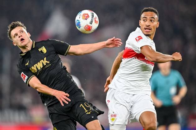 Robin Fellhauer (FC Augsburg) und Jamie Leweling (VfB Stuttgart) im Zweikampf waehrend des spiels der Bundesliga zwischen VfB Stuttgart und FC Augsburg, MHPArena Stuttgart am 09. November 2025 in Stuttgart, Deutschland. (Foto von Harry Langer DeFodi Images) +++ Robin Fellhauer (FC Augsburg) und Jamie Leweling (VfB Stuttgart) battle for the ball during the Bundesliga match between VfB Stuttgart and FC Augsburg at MHPArena Stuttgart on November 9, 2025 in Stuttgart, Germany. (Photo by Harry Langer DeFodi Images) DFL regulations prohibit any use of photographs as image sequences and or quasi-video. (Photo by Harry Langer DeFodi Images) DFL regulations prohibit any use of photographs as image sequences and or quasi-video. Robin Fellhauer FC Augsburg und Jamie Leweling VfB Stuttgart im Zweikampf waehrend des spiels der Bundesliga zwischen VfB Stuttgart und FC Augsburg, MHPArena Stuttgart am 09 November 2025 in Stuttgart, Germany Photo by Harry Langer DeFodi Images Robin Fellhauer FC Augsburg und Jamie Leweling VfB Stuttgart battle for the ball during the Bundesliga match between VfB Stuttgart and FC Augsburg at MHPArena Stuttgart on November 9, 2025 in Stuttgart, Germany Photo by Harry Langer DeFodi Images DFL regulations prohibit any use of photographs as image sequences and or quasi video Photo by Harry Langer DeFodi Images DFL regulations prohibit any use of photographs as image sequences and or quasi video
