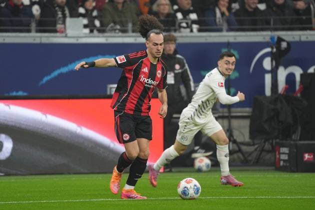 Arthur Theate Eintracht Frankfurt, 03 clarifies Frankfurt 09 11 2025 Eintracht Frankfurt vs 1 FSV Mainz 05, Deutsche Bank Park, 10 Matchday Bundesliga