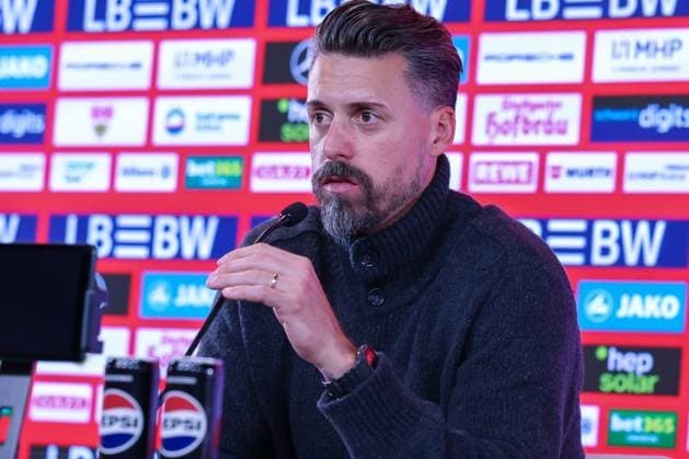 Head coach Sandro Wagner FC Augsburg at the press conference, VfB Stuttgart vs FC Augsburg, Football, Men, DFL, Bundesliga, Season 2025 2026, MHP Arena, Matchday 10, 09 11 2025 Stuttgart Baden Wuerttemberg Germany Copyright: xkolbert-press MartinxAgüerax