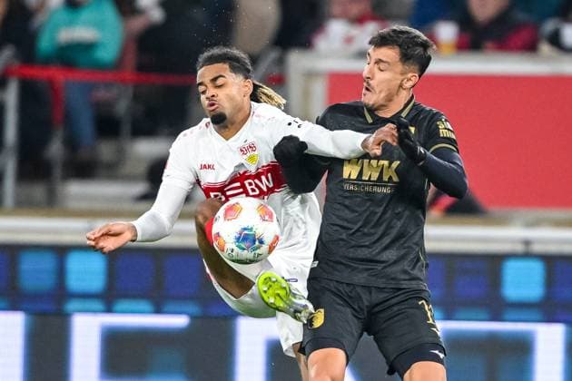 Lorenz Assignon (VfB Stuttgart) und Dimitris Giannoulis (FC Augsburg) im Zweikampf waehrend des spiels der Bundesliga zwischen VfB Stuttgart und FC Augsburg, MHPArena Stuttgart am 09. November 2025 in Stuttgart, Deutschland. (Foto von Harry Langer DeFodi Images) +++ Lorenz Assignon (VfB Stuttgart) und Dimitris Giannoulis (FC Augsburg) battle for the ball during the Bundesliga match between VfB Stuttgart and FC Augsburg at MHPArena Stuttgart on November 9, 2025 in Stuttgart, Germany. (Photo by Harry Langer DeFodi Images) DFL regulations prohibit any use of photographs as image sequences and or quasi-video. (Photo by Harry Langer DeFodi Images) DFL regulations prohibit any use of photographs as image sequences and or quasi-video. Lorenz Assignon VfB Stuttgart and Dimitris Giannoulis FC Augsburg in a duel during the Bundesliga match between VfB Stuttgart and FC Augsburg, MHPArena Stuttgart on November 09, 2025 in Stuttgart, Germany Photo by Harry Langer DeFodi Images Lorenz Assignon VfB Stuttgart and Dimitris Giannoulis FC Augsburg battle for the ball during the Bundesliga match between VfB Stuttgart and FC Augsburg at MHPArena Stuttgart on November 9, 2025 in Stuttgart, Germany Photo by Harry Langer DeFodi Images DFL regulations prohibit any use of photographs as image sequences and or quasi video Photo by Harry Langer DeFodi Images DFL regulations prohibit any use of photographs as image sequences and or quasi video