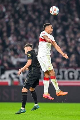 Robin Fellhauer (FC Augsburg) und Jamie Leweling (VfB Stuttgart) im Zweikampf waehrend des spiels der Bundesliga zwischen VfB Stuttgart und FC Augsburg, MHPArena Stuttgart am 09. November 2025 in Stuttgart, Deutschland. (Foto von Harry Langer DeFodi Images) +++ Robin Fellhauer (FC Augsburg) und Jamie Leweling (VfB Stuttgart) battle for the ball during the Bundesliga match between VfB Stuttgart and FC Augsburg at MHPArena Stuttgart on November 9, 2025 in Stuttgart, Germany. (Photo by Harry Langer DeFodi Images) DFL regulations prohibit any use of photographs as image sequences and or quasi-video. (Photo by Harry Langer DeFodi Images) DFL regulations prohibit any use of photographs as image sequences and or quasi-video. Robin Fellhauer FC Augsburg und Jamie Leweling VfB Stuttgart im Zweikampf waehrend des spiels der Bundesliga zwischen VfB Stuttgart und FC Augsburg, MHPArena Stuttgart am 09 November 2025 in Stuttgart, Germany Photo by Harry Langer DeFodi Images Robin Fellhauer FC Augsburg und Jamie Leweling VfB Stuttgart battle for the ball during the Bundesliga match between VfB Stuttgart and FC Augsburg at MHPArena Stuttgart on November 9, 2025 in Stuttgart, Germany Photo by Harry Langer DeFodi Images DFL regulations prohibit any use of photographs as image sequences and or quasi video Photo by Harry Langer DeFodi Images DFL regulations prohibit any use of photographs as image sequences and or quasi video