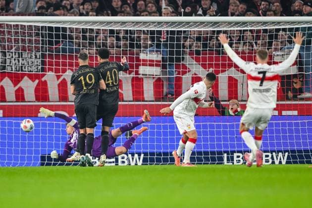 Deniz Undav (VfB Stuttgart) Torschuss zum 2:2 waehrend des spiels der Bundesliga zwischen VfB Stuttgart und FC Augsburg, MHPArena Stuttgart am 09. November 2025 in Stuttgart, Deutschland. (Foto von Harry Langer DeFodi Images) +++ Deniz Undav (VfB Stuttgart) scores his team s second goal during the Bundesliga match between VfB Stuttgart and FC Augsburg at MHPArena Stuttgart on November 9, 2025 in Stuttgart, Germany. (Photo by Harry Langer DeFodi Images) DFL regulations prohibit any use of photographs as image sequences and or quasi-video. (Photo by Harry Langer DeFodi Images) DFL regulations prohibit any use of photographs as image sequences and or quasi-video. Deniz Undav VfB Stuttgart Torschuss zum 2 2 waehrend des spiels der Bundesliga zwischen VfB Stuttgart und FC Augsburg, MHPArena Stuttgart am 09 November 2025 in Stuttgart, Germany Photo by Harry Langer DeFodi Images Deniz Undav VfB Stuttgart scores his team s second goal during the Bundesliga match between VfB Stuttgart and FC Augsburg at MHPArena Stuttgart on November 9, 2025 in Stuttgart, Germany Photo by Harry Langer DeFodi Images DFL regulations prohibit any use of photographs as image sequences and or quasi video Photo by Harry Langer DeFodi Images DFL regulations prohibit any use of photographs as image sequences and or quasi video