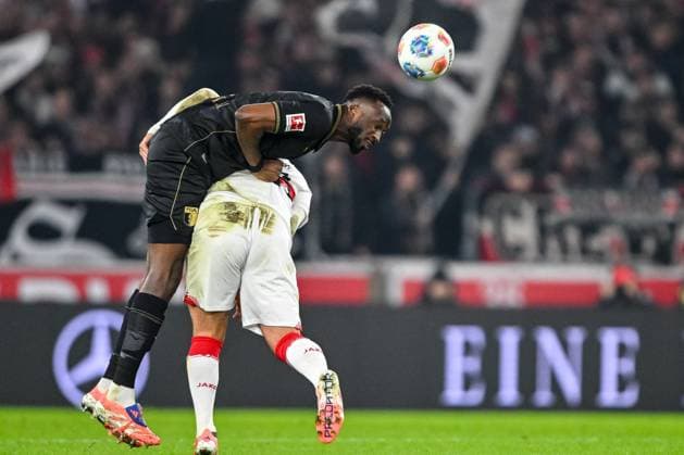 Chrislain Matsima (FC Augsburg) und Deniz Undav (VfB Stuttgart) im Zweikampf waehrend des spiels der Bundesliga zwischen VfB Stuttgart und FC Augsburg, MHPArena Stuttgart am 09. November 2025 in Stuttgart, Deutschland. (Foto von Harry Langer DeFodi Images) +++ Chrislain Matsima (FC Augsburg) und Deniz Undav (VfB Stuttgart) battle for the ball during the Bundesliga match between VfB Stuttgart and FC Augsburg at MHPArena Stuttgart on November 9, 2025 in Stuttgart, Germany. (Photo by Harry Langer DeFodi Images) DFL regulations prohibit any use of photographs as image sequences and or quasi-video. (Photo by Harry Langer DeFodi Images) DFL regulations prohibit any use of photographs as image sequences and or quasi-video. Chrislain Matsima FC Augsburg and Deniz Undav VfB Stuttgart in a duel during the Bundesliga match between VfB Stuttgart and FC Augsburg, MHPArena Stuttgart on November 09, 2025 in Stuttgart, Germany Photo by Harry Langer DeFodi Images Chrislain Matsima FC Augsburg and Deniz Undav VfB Stuttgart battle for the ball during the Bundesliga match between VfB Stuttgart and FC Augsburg at MHPArena Stuttgart on November 9, 2025 in Stuttgart, Germany Photo by Harry Langer DeFodi Images DFL regulations prohibit any use of photographs as image sequences and or quasi video Photo by Harry Langer DeFodi Images DFL regulations prohibit any use of photographs as image sequences and or quasi video