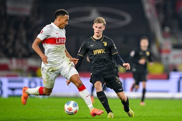 Jamie Leweling (VfB Stuttgart) und Anton Kade (FC Augsburg) im Zweikampf waehrend des spiels der Bundesliga zwischen VfB Stuttgart und FC Augsburg, MHPArena Stuttgart am 09. November 2025 in Stuttgart, Deutschland. (Foto von Harry Langer DeFodi Images) +++ Jamie Leweling (VfB Stuttgart) und Anton Kade (FC Augsburg) battle for the ball during the Bundesliga match between VfB Stuttgart and FC Augsburg at MHPArena Stuttgart on November 9, 2025 in Stuttgart, Germany. (Photo by Harry Langer DeFodi Images) DFL regulations prohibit any use of photographs as image sequences and or quasi-video. (Photo by Harry Langer DeFodi Images) DFL regulations prohibit any use of photographs as image sequences and or quasi-video. Jamie Leweling VfB Stuttgart und Anton Kade FC Augsburg im Zweikampf waehrend des spiels der Bundesliga zwischen VfB Stuttgart und FC Augsburg, MHPArena Stuttgart am 09 November 2025 in Stuttgart, Germany Photo by Harry Langer DeFodi Images Jamie Leweling VfB Stuttgart und Anton Kade FC Augsburg battle for the ball during the Bundesliga match between VfB Stuttgart and FC Augsburg at MHPArena Stuttgart on November 9, 2025 in Stuttgart, Germany Photo by Harry Langer DeFodi Images DFL regulations prohibit any use of photographs as image sequences and or quasi video Photo by Harry Langer DeFodi Images DFL regulations prohibit any use of photographs as image sequences and or quasi video