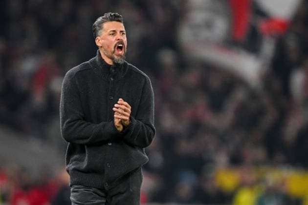 Trainer Sandro Wagner (FC Augsburg) gestikuliert, gestik waehrend des spiels der Bundesliga zwischen VfB Stuttgart und FC Augsburg, MHPArena Stuttgart am 09. November 2025 in Stuttgart, Deutschland. (Foto von Harry Langer DeFodi Images) +++ Trainer Sandro Wagner (FC Augsburg) gestures during the Bundesliga match between VfB Stuttgart and FC Augsburg at MHPArena Stuttgart on November 9, 2025 in Stuttgart, Germany. (Photo by Harry Langer DeFodi Images) DFL regulations prohibit any use of photographs as image sequences and or quasi-video. (Photo by Harry Langer DeFodi Images) DFL regulations prohibit any use of photographs as image sequences and or quasi-video. Trainer Sandro Wagner FC Augsburg gestures, gestures during the Bundesliga match between VfB Stuttgart and FC Augsburg, MHPArena Stuttgart on November 09, 2025 in Stuttgart, Germany Photo by Harry Langer DeFodi Images Trainer Sandro Wagner FC Augsburg gestures during the Bundesliga match between VfB Stuttgart and FC Augsburg at MHPArena Stuttgart on November 9, 2025 in Stuttgart, Germany Photo by Harry Langer DeFodi Images DFL regulations prohibit any use of photographs as image sequences and or quasi video Photo by Harry Langer DeFodi Images DFL regulations prohibit any use of photographs as image sequences and or quasi video
