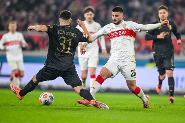 Keven Schlotterbeck (FC Augsburg) und Deniz Undav (VfB Stuttgart) im Zweikampf waehrend des spiels der Bundesliga zwischen VfB Stuttgart und FC Augsburg, MHPArena Stuttgart am 09. November 2025 in Stuttgart, Deutschland. (Foto von Harry Langer DeFodi Images) +++ Keven Schlotterbeck (FC Augsburg) und Deniz Undav (VfB Stuttgart) battle for the ball during the Bundesliga match between VfB Stuttgart and FC Augsburg at MHPArena Stuttgart on November 9, 2025 in Stuttgart, Germany. (Photo by Harry Langer DeFodi Images) DFL regulations prohibit any use of photographs as image sequences and or quasi-video. (Photo by Harry Langer DeFodi Images) DFL regulations prohibit any use of photographs as image sequences and or quasi-video. Keven Schlotterbeck FC Augsburg und Deniz Undav VfB Stuttgart im Zweikampf waehrend des spiels der Bundesliga zwischen VfB Stuttgart und FC Augsburg, MHPArena Stuttgart am 09 November 2025 in Stuttgart, Germany Photo by Harry Langer DeFodi Images Keven Schlotterbeck FC Augsburg und Deniz Undav VfB Stuttgart battle for the ball during the Bundesliga match between VfB Stuttgart and FC Augsburg at MHPArena Stuttgart on November 9, 2025 in Stuttgart, Germany Photo by Harry Langer DeFodi Images DFL regulations prohibit any use of photographs as image sequences and or quasi video Photo by Harry Langer DeFodi Images DFL regulations prohibit any use of photographs as image sequences and or quasi video