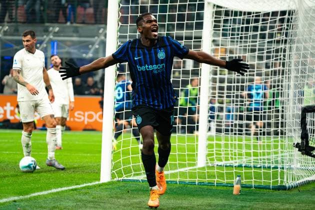 FC Internazionale v SS Lazio - Serie A Ange-Yoan Bonny (FC Inter) celebrates the goal during the Italian championship Serie A football match between FC Internazionale and SS Lazio at Giuseppe Meazza stadium in Milan, Italy, on November 9, 2025. Milan Italy Italy  Copyright: xLucaxRossinix originalFilename:rossini-fcintern251109_npcz4.jpg