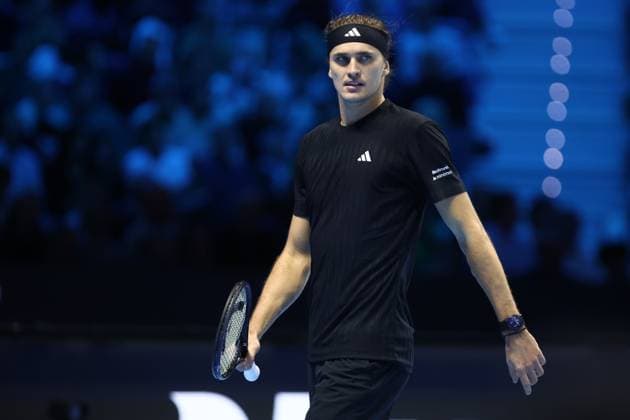 Alexander Zverev vs Ben Shelton Alexander Zverev of Germany looks on during the Round Robin singles match between Alexander Zverev of Germany and Ben Shelton of Usa on Day One of the Nitto ATP, Tennis Herren World Tour Finals. Turin Inalpi Arena Italy Copyright: xMarcoxCanonierox