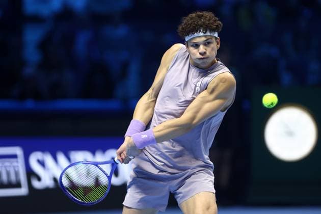 Alexander Zverev vs Ben Shelton Ben Shelton of USA in action during the Round Robin singles match between Alexander Zverev of Germany and Ben Shelton of Usa on Day One of the Nitto ATP, Tennis Herren World Tour Finals. Turin Inalpi Arena Italy Copyright: xMarcoxCanonierox