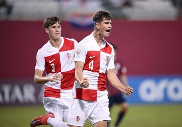 Football, Junior U 17 World Cup 2025 in Doha Qatar Preliminary round 09 11 2025 Group C Croatia Costa Rica CHEERS Croatia Goalscorers for 2 0 Raul Kumar right and Leon Jakirovic left