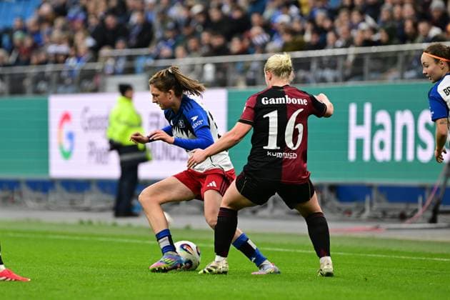 Soccer I Women I Season 2025 2026 I Bundesliga I 10 Matchday I Hamburger SV 1 FC Nürnberg I 09 11 2025 Lotta Wrede 32, Hamburger SV Aleigh Gambone 16, 1 FC Nürnberg Hamburg Volkspark, Volksparkstadion, Stadium, Volkspark Stadion Hamburg Germany Copyright: xLobeca FelixxSchlikisx