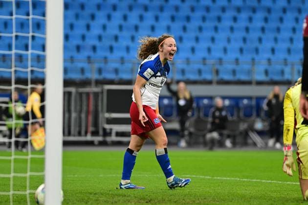 Soccer I Women I Season 2025 2026 I Bundesliga I 10 Matchday I Hamburger SV 1 FC Nürnberg I 09 11 2025 Single photo, cropped, single image, cut out, isolated motif, sports shot, close-up, cropped, cropped shot, shot, single cheer, enthusiasm, enthusiasm, Euphoria, joy, happiness, cheerfulness at Melanie Brunnthaler 11, Hamburger SV cheering, enthusiasm, euphoria, joy, happiness, cheerfulness at Melanie Brunnthaler 11, Hamburger SV Hamburg Volkspark, Volksparkstadion, stadium, Volkspark Stadion Hamburg Germany Copyright: xLobeca FelixxSchlikisx