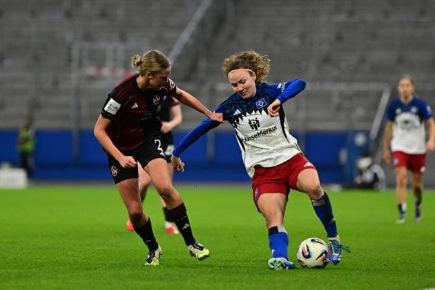 Soccer I Women I Season 2025 2026 I Bundesliga I 10 Matchday I Hamburger SV 1 FC Nürnberg I 09 11 2025 Klara Svensson Senelius 2, 1 FC Nürnberg Melanie Brunnthaler 11, Hamburger SV Hamburg Volkspark, Volksparkstadion, Stadion, Volkspark Stadion Hamburg Germany Copyright: xLobeca FelixxSchlikisx