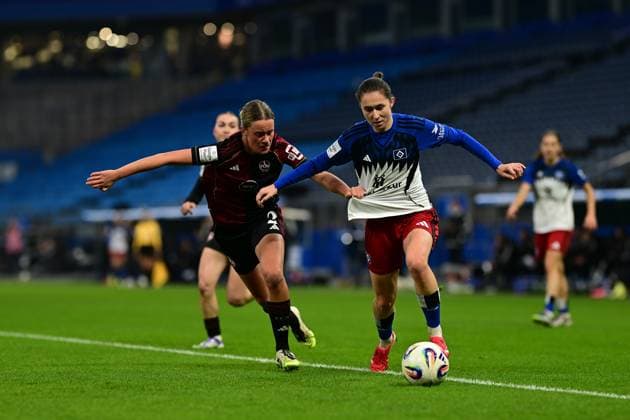 Soccer I Women I Season 2025 2026 I Bundesliga I 10 Matchday I Hamburger SV 1 FC Nürnberg I 09 11 2025 Klara Svensson Senelius 2, 1 FC Nürnberg Maria Mikolajova 27, Hamburger SV Hamburg Volkspark, Volksparkstadion, Stadion, Volkspark Stadion Hamburg Germany Copyright: xLobeca FelixxSchlikisx