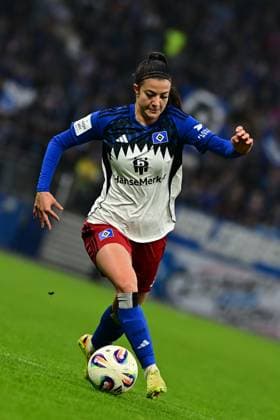 Soccer I Women I Season 2025 2026 I Bundesliga I 10 Matchday I Hamburger SV 1 FC Nuremberg I 09 11 2025 Single photo, cropped, single image, cut out, isolated subject, sports shot, close-up, cropped, cropped shot, shot, single Vildan Kardesler 7, Hamburger SV Hamburg Volkspark, Volksparkstadion, stadium, Volkspark Stadion Hamburg Germany Copyright: xLobeca FelixxSchlikisx