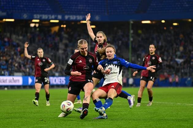 Soccer I Women I Season 2025 2026 I Bundesliga I 10 Matchday I Hamburger SV 1 FC Nürnberg I 09 11 2025 Oliwia Wos 15, 1 FC Nürnberg Melanie Brunnthaler 11, Hamburger SV Hamburg Volkspark, Volksparkstadion, Stadion, Volkspark Stadion Hamburg Germany Copyright: xLobeca FelixxSchlikisx