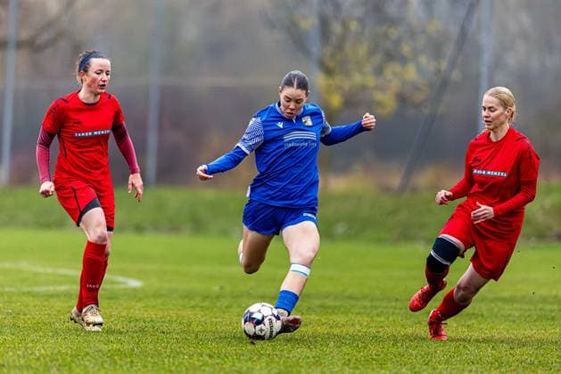 09 11 2025, GER, Football, Women, Season 2025 2026, State Cup, TSV Sundhausen 1869 FC Carl Zeiss Jena U20 Juniors In the Womens State Cup, FC Carl Zeiss Jena U20 Juniors won their away match at TSV Sundhausen 1869 with 0 7 99867 Gotha OT Sundhausen Rasenplatz Sportplatz Truegleb Thüringen Germany