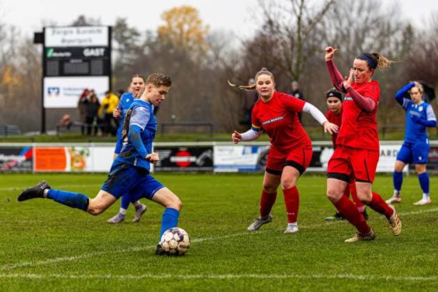 09 11 2025, GER, Soccer, Women, Season 2025 2026, State Cup, TSV Sundhausen 1869 FC Carl Zeiss Jena U20 Juniors In the Womens State Cup, FC Carl Zeiss Jena U20 Juniors won their away match at TSV Sundhausen 1869 with 0 7 99867 Gotha OT Sundhausen Rasenplatz Sportplatz Truegleb Thüringen Germany