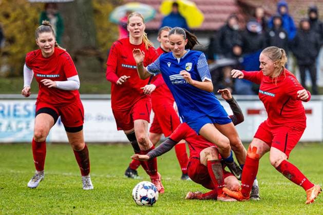 09 11 2025, GER, Soccer, Women, Season 2025 2026, State Cup, TSV Sundhausen 1869 FC Carl Zeiss Jena U20 Juniors In the Womens State Cup, FC Carl Zeiss Jena U20 Juniors won their away match at TSV Sundhausen 1869 with 0 7 99867 Gotha OT Sundhausen Rasenplatz Sportplatz Truegleb Thüringen Germany