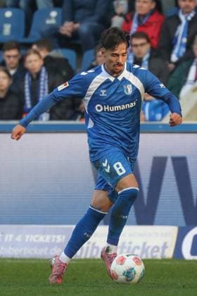 09 11 2025, xgox, Fußball 2 Bundesliga, 1 FC Magdeburg SC Paderborn 07 emspor, v l Laurin Ulrich Magdeburg, 8 Freisteller, Einzelbild, Ganzkoerper, single frame DFL DFB REGULATIONS PROHIBIT ANY USE OF PHOTOGRAPHS as IMAGE SEQUENCES and or QUASI VIDEO Magdeburg