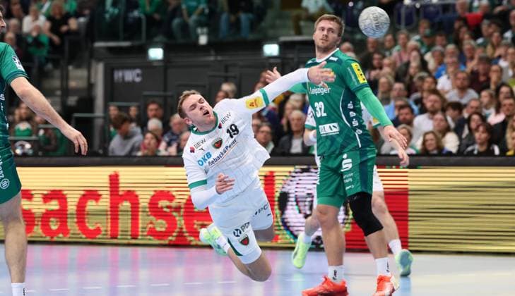 Leipzig, 09 11 2025, Arena Leipzig, Handball, Bundesliga, 11 Spieltag , SC DHfK Leipzig vs Füchse Berlin , In the picture from left Mathias Gidsel 19, Berlin , Franz Semper 32, Leipzig , For editorial use only Only editorial use , DHB HBL regulations prohibit any use of photographs as image sequences and or quasi video ,