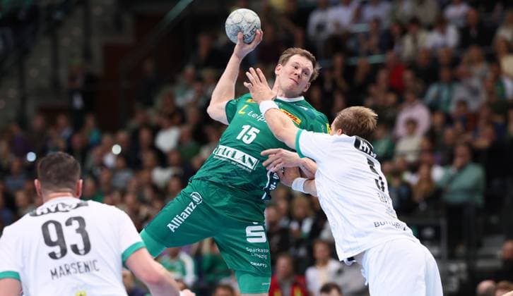 Leipzig, 09 11 2025, Arena Leipzig, Handball, Bundesliga, 11 Spieltag , SC DHfK Leipzig vs Füchse Berlin , In the picture from left Adam Lönn Loenn 15, Leipzig , Max Darj 5, Berlin , For editorial use only Only editorial use , DHB HBL regulations prohibit any use of photographs as image sequences and or quasi video ,