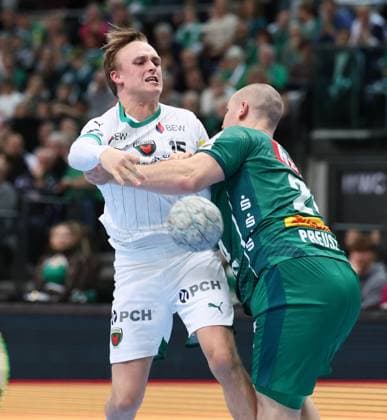 Leipzig, 09 11 2025, Arena Leipzig, Handball, Bundesliga, 11 Matchday , SC DHfK Leipzig vs Füchse Berlin 26 34 12 15 , In the picture from left Tobias Schjölberg Gröndahl Schjoelberg Groendahl 15, Berlin , Moritz Preuss 24, Leipzig , For editorial use only , Only editorial use , DHB HBL regulations prohibit any use of photographs as image sequences and or quasi video ,