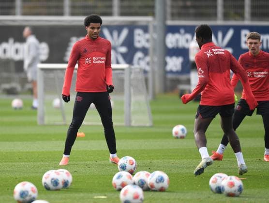 10 11 2025, xophax, Soccer 1 Bundesliga, Bayer 04 Leverkusen Training during the international break Links Malik Tillmann Bayer 04 Leverkusen DFL DFB REGULATIONS PROHIBIT ANY USE OF PHOTOGRAPHS as IMAGE SEQUENCES and or QUASI VIDEO Leverkusen