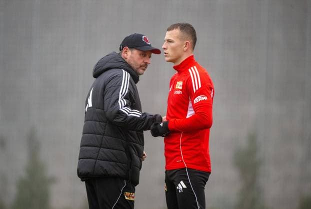 Soccer, Men, Season 2025 2026, 1 Bundesliga, 1 FC Union Berlin, Training, f l Coach Steffen Baumgart 1 FC Union Berlin , Tim Skarke 1 FC Union Berlin , 10 11 2025, Copyright: xMatthiasxKochx