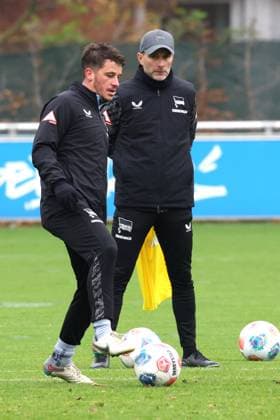 DEU, DFL, 2 FBL Hertha BSC, Training, 10 11 2025, Sportforum, Berlin, DEU, DFL, 2 FBL Hertha BSC, Training, im Bild Diego Demme Hertha BSC Berlin 6 , Cheftrainer Stefan Leitl Hertha BSC Berlin DFL regulations prohibit any use of Photographs as image sequences and or quasi video nordphotoxGmbHx xEngler nph00076