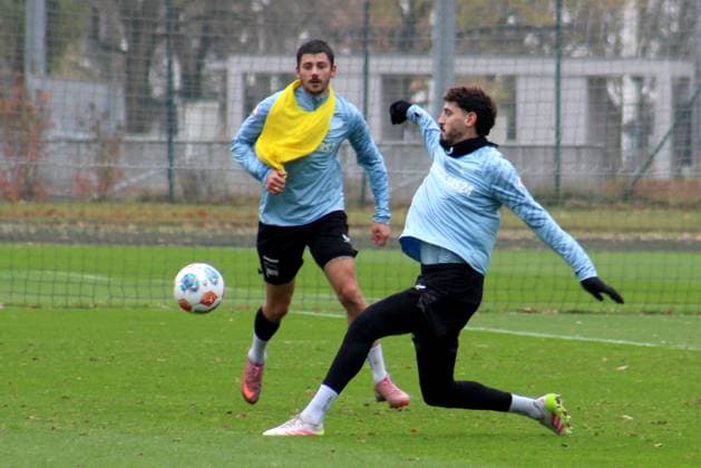 DEU, DFL, 2 FBL Hertha BSC, Training, 10 11 2025, Sportforum, Berlin, DEU, DFL, 2 FBL Hertha BSC, Training, im Bild Dawid Kownacki Hertha BSC Berlin 9 , Agustn Rogel Hertha BSC Berlin 3 DFL regulations prohibit any use of Photographs as image sequences and or quasi video nordphotoxGmbHx xEngler nph00076