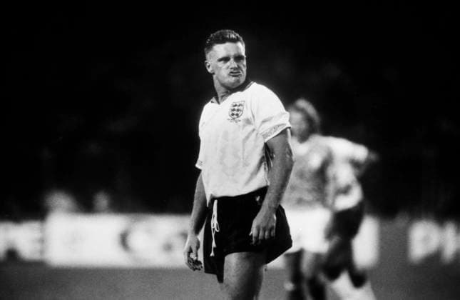 Fußball-Weltmeisterschaft 1990 Englands Paul Gazza Gascoigne während des Halbfinals gegen Deutschland bei der Fußball-WM 1990 mit grimmigem Blick. Turin Piemont Italien *** Football World Cup 1990 England Paul Gazza Gascoigne during the Semi-finals against Germany at the Football World Cup 1990 with grimmigem Glance Turin Piedmont Italy Copyright: xUnitedxArchivesx xSvenxSimonxSportx SVS_95010000481