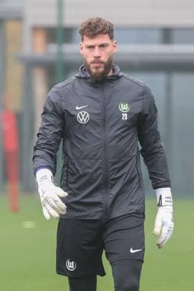 10 11 2025, xgox, Football 1 Bundesliga VfL Wolfsburg Training emspor, v l Marius Mueller Müller, Wolfsburg, 29 DFL DFB REGULATIONS PROHIBIT ANY USE OF PHOTOGRAPHS as IMAGE SEQUENCES and or QUASI VIDEO Wolfsburg
