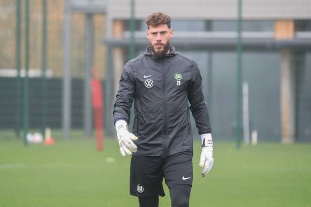 10 11 2025, xgox, Football 1 Bundesliga VfL Wolfsburg Training emspor, v l Marius Mueller Müller, Wolfsburg, 29 DFL DFB REGULATIONS PROHIBIT ANY USE OF PHOTOGRAPHS as IMAGE SEQUENCES and or QUASI VIDEO Wolfsburg