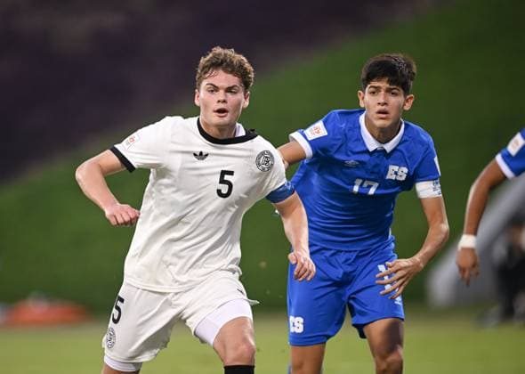 Football, Junior U 17 World Cup 2025 in Doha Qatar Preliminary round 10 11 2025 Group G El Salvador Germany Ben Hawighorst left, Germany against Emerson Guardado right ,El Salvador